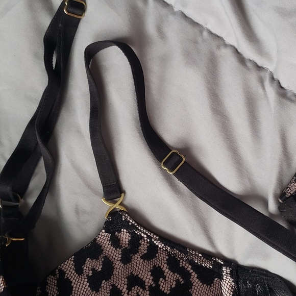 Victoria's Secret Bra - Picture 8 of 8